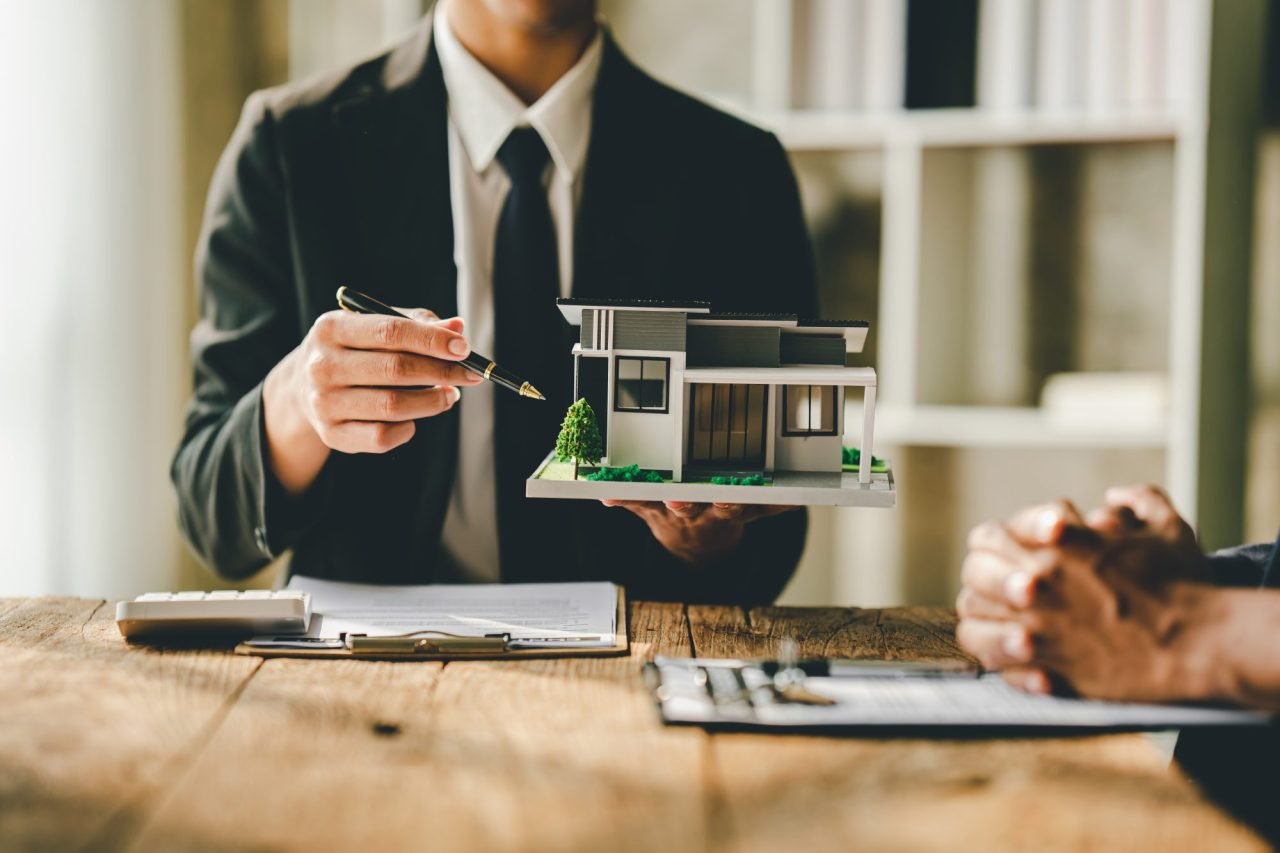 Realty Royale offers expert real estate services, helping you buy, sell, and invest in properties with confidence and ease.